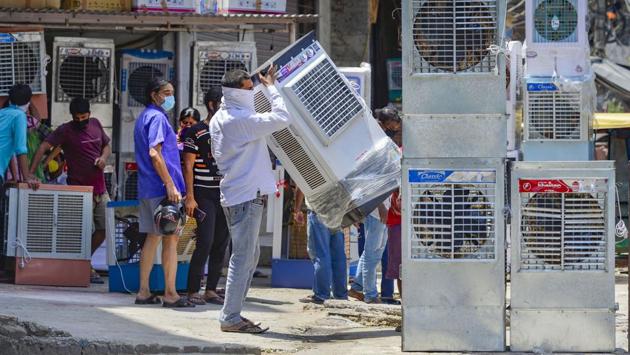 People purchase air coolers at a market in New Delhi on May 24. IMD, in its bulletin on the same day, cited dry northwesterly winds blowing over the plains of northwest India and central India and the north-south trough in lower tropospheric levels from east India to south-peninsular India, reported HT. (Kamal Kishore / PTI) People purchase air coolers at a market in New Delhi on May 24. IMD, in its bulletin on the same day, cited dry northwesterly winds blowing over the plains of northwest India and central India and the north-south trough in lower tropospheric levels from east India to south-peninsular India, reported HT. (Kamal Kishore / PTI)