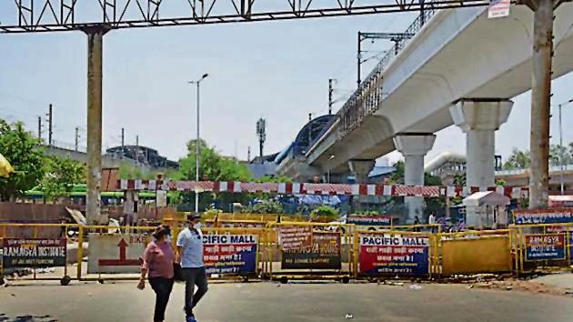 Barricades at the Kaushambi-Anand Vihar border on May 20. (sakib ali/ht photo) Barricades at the Kaushambi-Anand Vihar border on May 20. (sakib ali/ht photo)