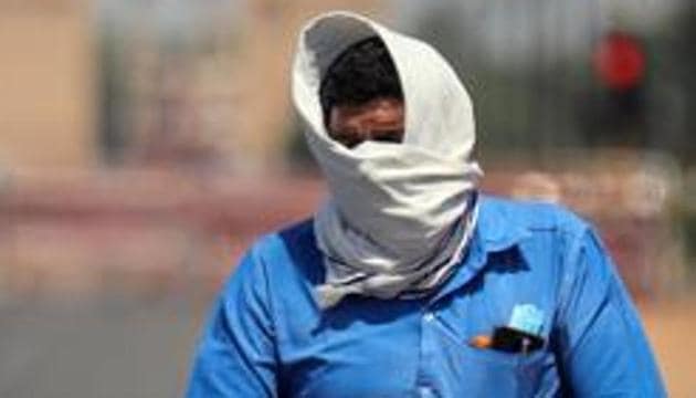 A man covers his face as he rides a bicycle during the heatwave in New Delhi on May, 25.(ANI) A man covers his face as he rides a bicycle during the heatwave in New Delhi on May, 25.(ANI)