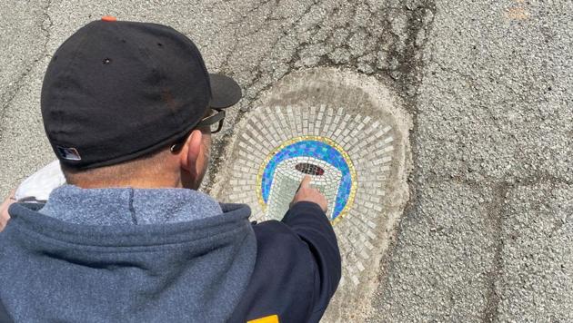 Chicago artist Jim Bachor creates four pandemic-themed pothole mosaics on the city's North Side, during the coronavirus disease (COVID-19) outbreak in Chicago, Illinois, U.S., May 20, 2020. Picture taken May 20, 2020. REUTERS/Brendan O'Brien (REUTERS)