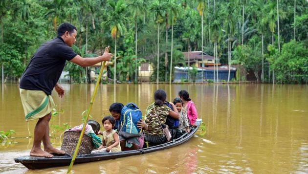 Villagers use a country boat to shift from a flooded locality following heavy rainfall at Bolbola in Goalapra district of Assam, Monday, May 25, 2020.(PTI photo) Villagers use a country boat to shift from a flooded locality following heavy rainfall at Bolbola in Goalapra district of Assam, Monday, May 25, 2020.(PTI photo)