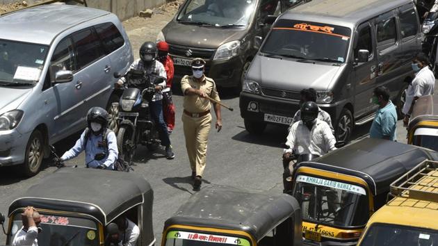 Earlier, at around 9.30pm on Sunday, Shejul and his friends were sitting on a road opposite to Sai Baba Temple at Indira Nagar in Chembur camp, when a sports utility vehicle (SUV) stopped near them. Image used for representational purpose only.(Photo: Pramod Thakur/ Hindustan Times) Earlier, at around 9.30pm on Sunday, Shejul and his friends were sitting on a road opposite to Sai Baba Temple at Indira Nagar in Chembur camp, when a sports utility vehicle (SUV) stopped near them. Image used for representational purpose only.(Photo: Pramod Thakur/ Hindustan Times)