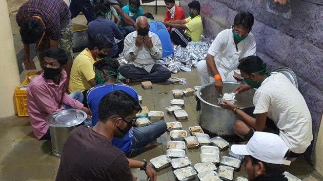 The youths are engaged in managing, preparing and distributing meals twice a day to the needy families. (HT PHOTO) The youths are engaged in managing, preparing and distributing meals twice a day to the needy families. (HT PHOTO)