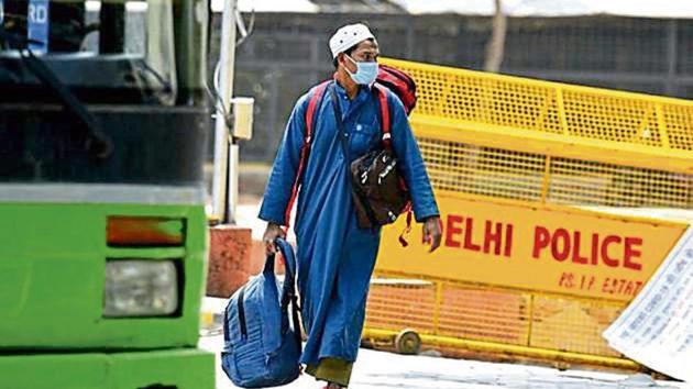 A Jamaat attendee leaves from a quarantine facility at the LNJP hospital on April 21. (sonu mehta/ht photo) A Jamaat attendee leaves from a quarantine facility at the LNJP hospital on April 21. (sonu mehta/ht photo)
