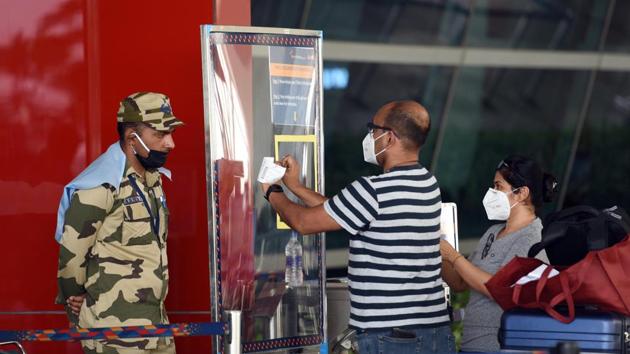 In a bulletin issued on Wednesday, the Delhi health department said, the death toll from coronavirus infection has risen to 303, and the total number of cases mounted to 15,257. (Ajay Aggarwal /HT PHOTO) In a bulletin issued on Wednesday, the Delhi health department said, the death toll from coronavirus infection has risen to 303, and the total number of cases mounted to 15,257. (Ajay Aggarwal /HT PHOTO)