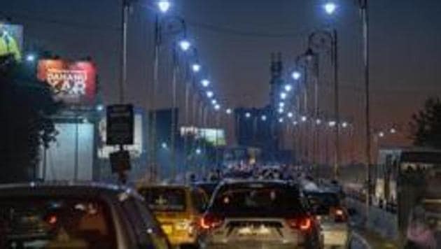 The new flyover will cost around Rs 240 crore which will be shared by the PMC and PMRDA, said city engineer Vivek Kharwadkar/ representative image.(Sanket Wankhade/HT File) The new flyover will cost around Rs 240 crore which will be shared by the PMC and PMRDA, said city engineer Vivek Kharwadkar/ representative image.(Sanket Wankhade/HT File)