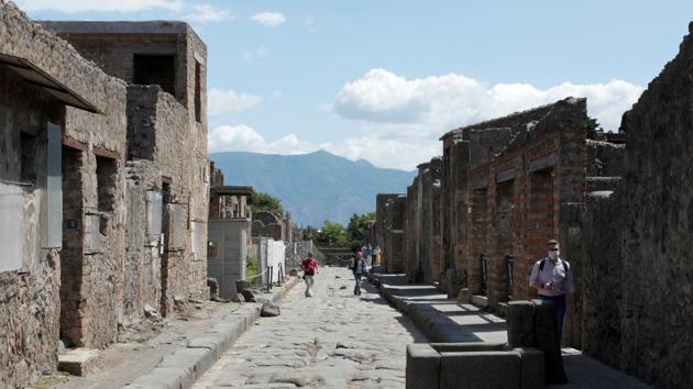 Italian tourists wearing protective face masks visit the archaeological site of the ancient Roman city of Pompeii as it reopens to the public with social distancing and hygiene rules, after months of closure due to an outbreak of the coronavirus disease (COVID-19), in Pompeii, Italy, May 26, 2020. REUTERS/Ciro De Luca (REUTERS) Italian tourists wearing protective face masks visit the archaeological site of the ancient Roman city of Pompeii as it reopens to the public with social distancing and hygiene rules, after months of closure due to an outbreak of the coronavirus disease (COVID-19), in Pompeii, Italy, May 26, 2020. REUTERS/Ciro De Luca (REUTERS)