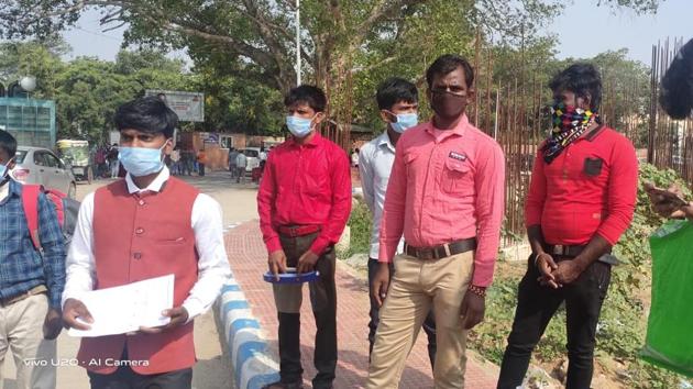 Gahlot who turned out to be a good Samaritan, arranged for their stay and food in Delhi during the lockdown.(HT Photo) Gahlot who turned out to be a good Samaritan, arranged for their stay and food in Delhi during the lockdown.(HT Photo)