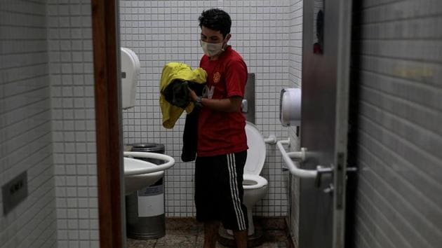 Lacking basic amenities, the stranded Colombian citizens have been bathing in public toilets at the airport. The Colombian Embassy in Brasilia has said in a statement that it has helped 346 Colombians get home, but each passenger paid his or her own way. It said Colombia’s migration rules prohibit the government from paying for anyone’s flight. (Miguel Schincariol / AFP) Lacking basic amenities, the stranded Colombian citizens have been bathing in public toilets at the airport. The Colombian Embassy in Brasilia has said in a statement that it has helped 346 Colombians get home, but each passenger paid his or her own way. It said Colombia’s migration rules prohibit the government from paying for anyone’s flight. (Miguel Schincariol / AFP)