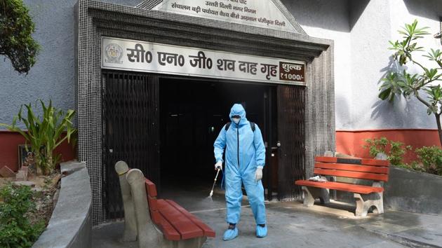 A North Delhi Municipal Corporation worker sanitizes the premises at the Nigambodh Ghat crematorium. Delhi reported 792 coronavirus infections on May 27, taking the city’s tally to 15,257 since the first Covid-19 case was reported on March 2; 15 more deaths took the toll to 303. (Ajay Aggarwal / HT Photo) A North Delhi Municipal Corporation worker sanitizes the premises at the Nigambodh Ghat crematorium. Delhi reported 792 coronavirus infections on May 27, taking the city’s tally to 15,257 since the first Covid-19 case was reported on March 2; 15 more deaths took the toll to 303. (Ajay Aggarwal / HT Photo)