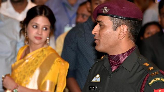 Indian cricketer MS Dhoni with wife Sakshi Singh during the Padma Awards 2018 function at Rastrapati Bhawan in New Delhi.(PTI)