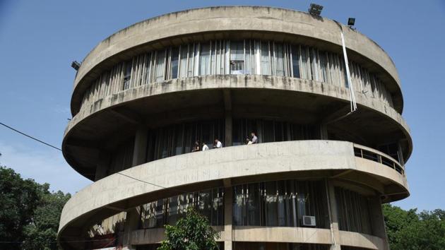 SFI conducted a survey on the issue in which 4,036 students of the university participated: 79.6% students said that examinations should not be held.(HT FILE)