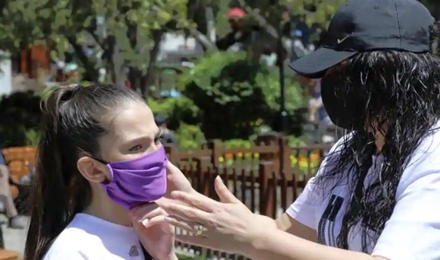 A mother wearing a face mask for protection against the coronavirus, adjusts her daughter’s mask in Kugulu public garden, in Ankara, Turkey, Wednesday, May 13, 2020.(AP) A mother wearing a face mask for protection against the coronavirus, adjusts her daughter’s mask in Kugulu public garden, in Ankara, Turkey, Wednesday, May 13, 2020.(AP)