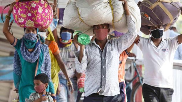 Economists expect the fiscal year that began in April will see the worst economic contraction in four decades.(Santosh Kumar/Hindustan Times) Economists expect the fiscal year that began in April will see the worst economic contraction in four decades.(Santosh Kumar/Hindustan Times)