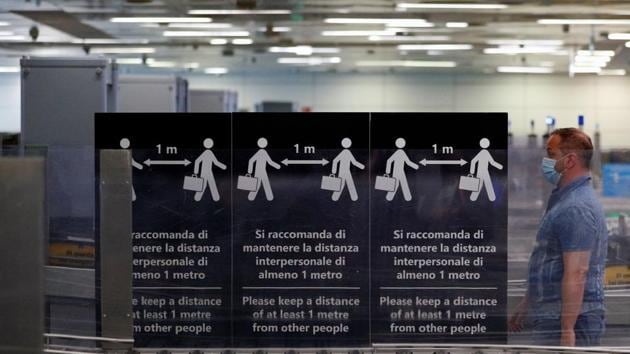 A passenger wearing a protective face mask waits for the security check at Fiumicino Airport, in Italy’ Rome, on May 28. (Reuters Photo) A passenger wearing a protective face mask waits for the security check at Fiumicino Airport, in Italy’ Rome, on May 28. (Reuters Photo)