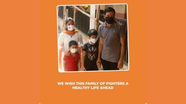 The image shows the Mumbai Police official with his family.(Twitter/Mumbai Police) The image shows the Mumbai Police official with his family.(Twitter/Mumbai Police)