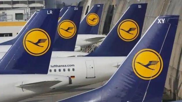 Lufthansa said in a statement it had agreed to the compromise worked out between Germany and the EU in which the airline will have to give up several prized landing slots at Munich and Frankfurt airports.(File photo for representation) Lufthansa said in a statement it had agreed to the compromise worked out between Germany and the EU in which the airline will have to give up several prized landing slots at Munich and Frankfurt airports.(File photo for representation)