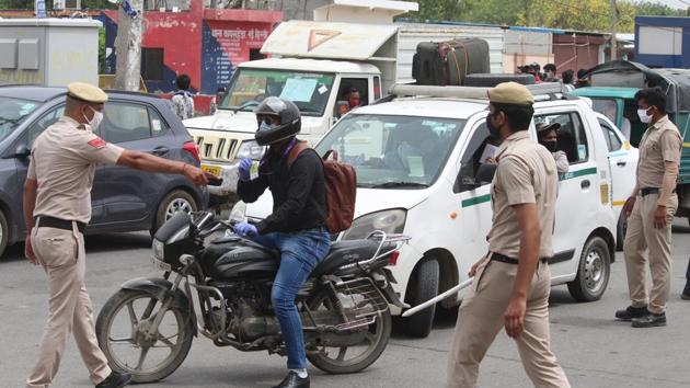 Health department officials said the cases in Gurugram were expected to further increase as to and fro movement of people has increased during the relaxations in lockdown norms. (Yogendra Kumar/HT PHOTO) Health department officials said the cases in Gurugram were expected to further increase as to and fro movement of people has increased during the relaxations in lockdown norms. (Yogendra Kumar/HT PHOTO)