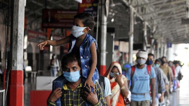 At least seven people were injured when a bus carrying West Bengal-bound migrants(Deepak Gupta/Hindustan Times (Representational image))