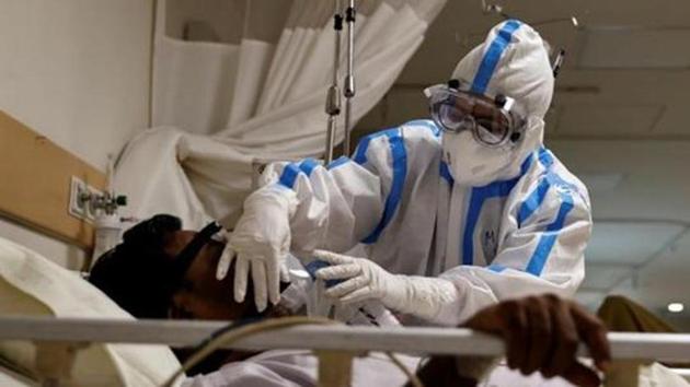 A medical worker takes care of a patient suffering from the coronavirus disease,New Delhi, May 28(REUTERS) A medical worker takes care of a patient suffering from the coronavirus disease,New Delhi, May 28(REUTERS)