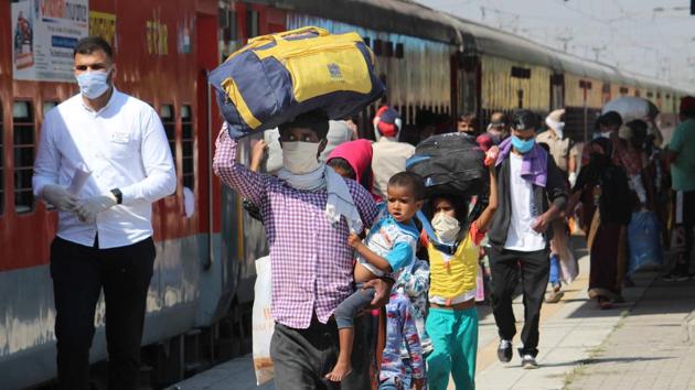 More than 8 lakh people in Ludhiana had registered for travelling back to their home states and to date, around 3 lakh people have been sent home.(HT FILE)