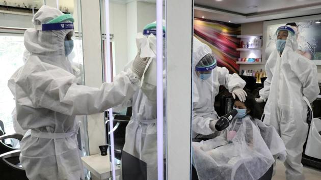 Maharashtra, on Saturday reported a total of 62,228 coronavirus cases, in Tamil Nadu the figure stands at 20,246.(REUTERS) Maharashtra, on Saturday reported a total of 62,228 coronavirus cases, in Tamil Nadu the figure stands at 20,246.(REUTERS)