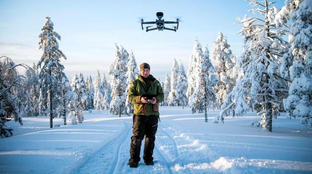 Daniel Viklund from the Vilhelmina Norra Sameby flies a drone while his reindeers herd. Viklund belongs to Sweden’s indigenous Sami community with hundreds of tawny reindeer. In Sweden, only the Sami are allowed to herd the animals raised for their meat, pelts and antlers. (Jonathan NACKSTRAND / AFP) Daniel Viklund from the Vilhelmina Norra Sameby flies a drone while his reindeers herd. Viklund belongs to Sweden’s indigenous Sami community with hundreds of tawny reindeer. In Sweden, only the Sami are allowed to herd the animals raised for their meat, pelts and antlers. (Jonathan NACKSTRAND / AFP)