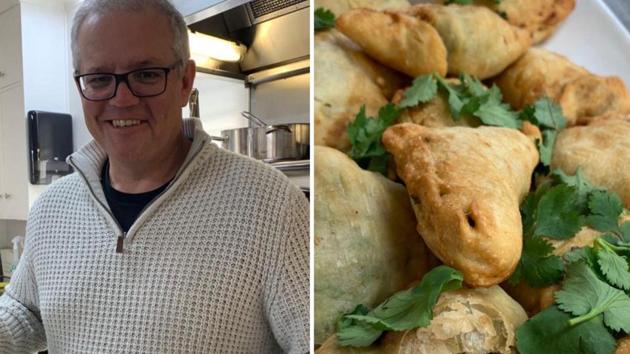 Australian Prime Minister Scott Morrison with ScoMosas which he wants to share with Prime Minister Narendra Modi.(Twitter/@ScottMorrisonMP) Australian Prime Minister Scott Morrison with ScoMosas which he wants to share with Prime Minister Narendra Modi.(Twitter/@ScottMorrisonMP)