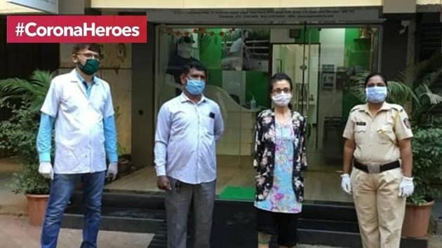 The image shows the people who helped Jagtiani.(Instagram/officialhumansofbombay)