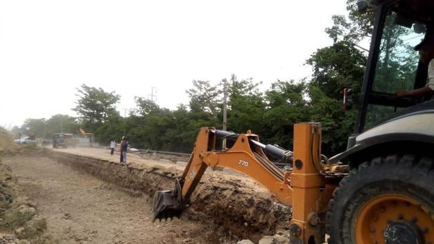 Highway construction work going on in Haridwar which is to get completed before Mahakumbh.(HT Photo)