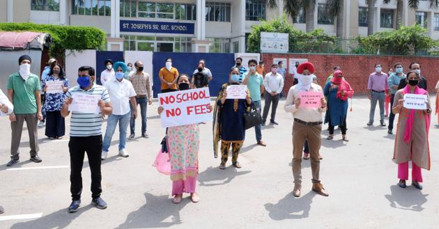 Parents protesting outside St Joseph’s School in Sector 44, Chandigarh, on Saturday.. (KESHAV SINGH/HT) Parents protesting outside St Joseph’s School in Sector 44, Chandigarh, on Saturday.. (KESHAV SINGH/HT)