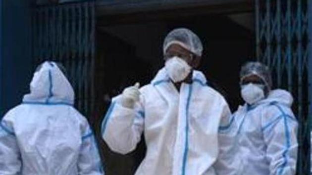 Eight people have succumbed to the disease in the last 24 hours -- seven from Kolkata and one from neighbouring North 24 Parganas -- raising the death toll to 245. (Photo by Samir Jana / Hindustan Times) Eight people have succumbed to the disease in the last 24 hours -- seven from Kolkata and one from neighbouring North 24 Parganas -- raising the death toll to 245. (Photo by Samir Jana / Hindustan Times)