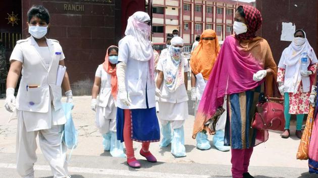 Health workers in protective gear during a large scale screening of residents in Ranchi, Jharkhand(Diwakar Prasad/ Hindustan Times)