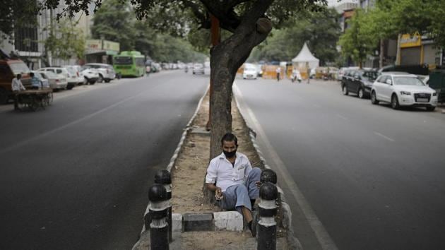 The report said only 12 states like Arunachal Pradesh, Delhi, Jharkhand, Kerala, Madhya Pradesh, Odisha, Rajasthan and Tripura had specific provisions for the homeless.(AP file photo)