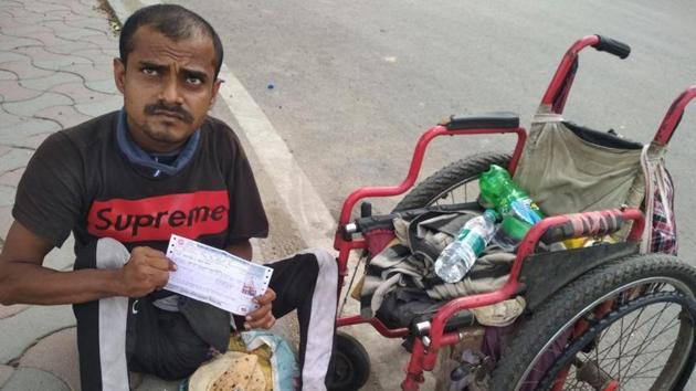 Being physically disabled, Mohammad Wahab could not travel around like other vegetable sellers to buy and sell vegetables. Soon, his savings started dwindling and he began fearing he would die of Covid-19. (HT Photo) Being physically disabled, Mohammad Wahab could not travel around like other vegetable sellers to buy and sell vegetables. Soon, his savings started dwindling and he began fearing he would die of Covid-19. (HT Photo)