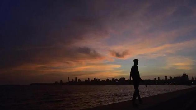 Cyclone Nisarga is likely to make landfall over Palghar district, located around 100 km north of capital city Mumbai by Wednesday evening or at night, the India Meteorological Department (IMD) has said. (ANSHUMAN POYREKAR/HT PHOTO.) Cyclone Nisarga is likely to make landfall over Palghar district, located around 100 km north of capital city Mumbai by Wednesday evening or at night, the India Meteorological Department (IMD) has said. (ANSHUMAN POYREKAR/HT PHOTO.)