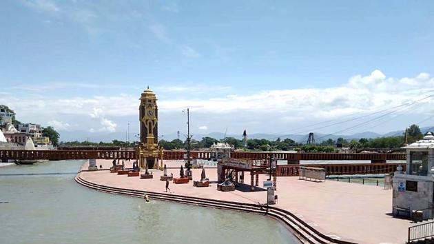 Deserted Har-Ki-Pauri Ganga ghat as the administration didn’t allow people on Ganga Saptami festive as a precautionary measure while people were seen bathing at other Ganga ghats in Haridwar. (HT Photo) Deserted Har-Ki-Pauri Ganga ghat as the administration didn’t allow people on Ganga Saptami festive as a precautionary measure while people were seen bathing at other Ganga ghats in Haridwar. (HT Photo)