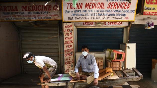 The Labour Ministry is examining a set of radical changes made by Uttar Pradesh, Madhya Pradesh and Gujarat to their labour laws, including moves to freeze them altogether.(Vipin Kumar/HT Photo)