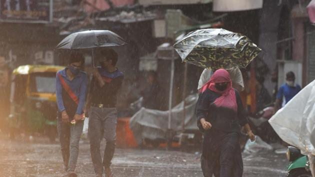In Delhi, the maximum wind speed recorded on Sunday was 60kmph at Palam. (Sanchit Khanna/HT Photo) In Delhi, the maximum wind speed recorded on Sunday was 60kmph at Palam. (Sanchit Khanna/HT Photo)