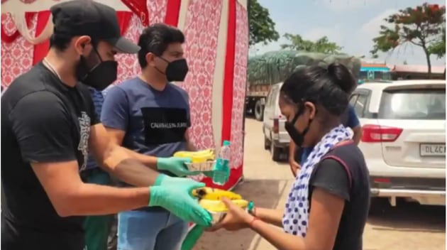 Mohammed Shami distributing food and water.(BCCI Photo)