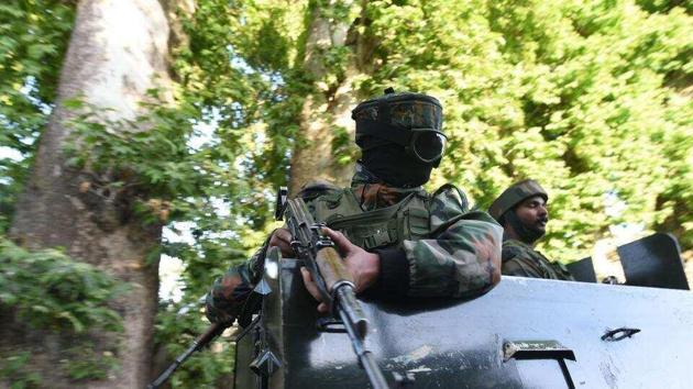 Security personnel on the outskirts of Srinagar, Jammu and Kashmir. (HT photo) Security personnel on the outskirts of Srinagar, Jammu and Kashmir. (HT photo)