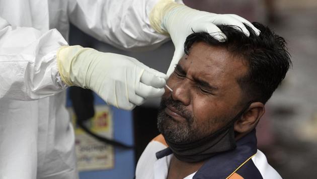 Mumbai, India - June 1, 2020: Health workers conducting COVID-19 coronavirus testing drive inside Dharavi slum, during a government-imposed nationwide lockdown as a preventive measure against the spread of the coronavirus in Mumbai, India, on Monday, June 1, 2020.(Satyabrata Tripathy/HT Photo) Mumbai, India - June 1, 2020: Health workers conducting COVID-19 coronavirus testing drive inside Dharavi slum, during a government-imposed nationwide lockdown as a preventive measure against the spread of the coronavirus in Mumbai, India, on Monday, June 1, 2020.(Satyabrata Tripathy/HT Photo)