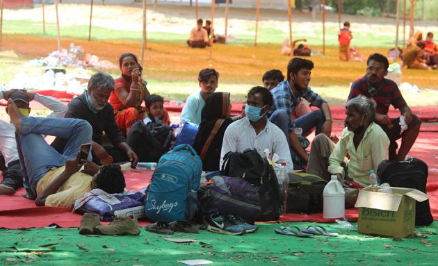 Telangana is putting returning migrant crowds into home quarantine to cut the chain of transmissions. (Yogendra Kumar/HT PHOTO/Representative) Telangana is putting returning migrant crowds into home quarantine to cut the chain of transmissions. (Yogendra Kumar/HT PHOTO/Representative)