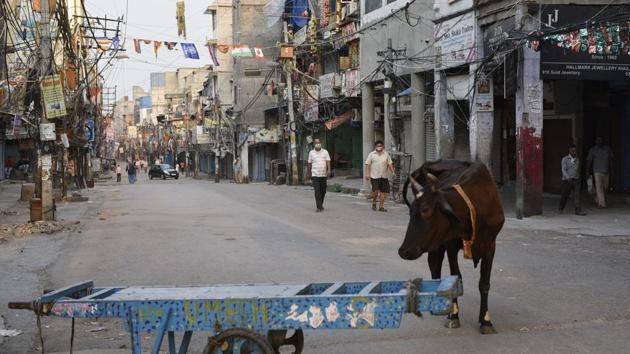 The traders said they have been hit hard because of the continuing lockdown in their area and have now started living of their savings.(Vipin Kumar/HT file photo)