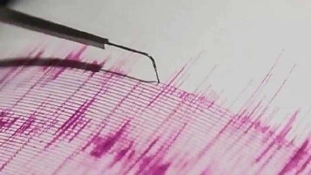 The earthquake hit the close by localities of Noida around 10.42 pm.(File photo) The earthquake hit the close by localities of Noida around 10.42 pm.(File photo)