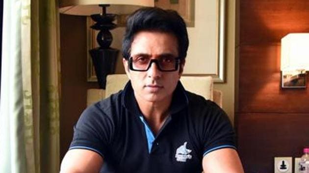 Sonu Sood had earlier arranged ten buses for 350 migrant workers to help them reach their homes in Karnataka.(File Photo)