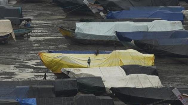 Fisherman parked their boats at the bay in Bhayandar as Cyclone NISARGA is about to hit the western shore in Mumbai (Hindustan Times) Fisherman parked their boats at the bay in Bhayandar as Cyclone NISARGA is about to hit the western shore in Mumbai (Hindustan Times)