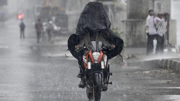 Experts have said that pre-monsoon cyclones have become common phenomenon in the Arabian Sea. (Satyabrata Tripathy/HT Photo) Experts have said that pre-monsoon cyclones have become common phenomenon in the Arabian Sea. (Satyabrata Tripathy/HT Photo)