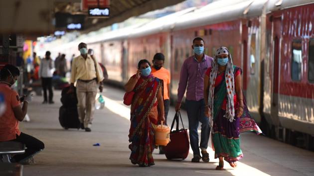 Indian Railways began running Shramik Special trains from May 1 to ferry back home migrant labourers stranded in various parts of the country due to the nationwide lockdown in the wake of the Covid-19 pandemic.(Raj K Raj/HT PHOTO) Indian Railways began running Shramik Special trains from May 1 to ferry back home migrant labourers stranded in various parts of the country due to the nationwide lockdown in the wake of the Covid-19 pandemic.(Raj K Raj/HT PHOTO)