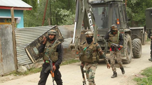 Security forces launched a cordon and search operation in Kangan area of Pulwama this morning following information about presence of militants there, a police official said.(HT file photo)